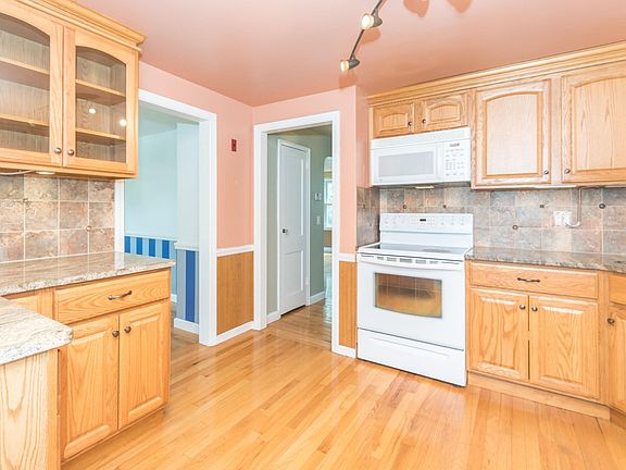 5th image of 804 Trapelo Rd