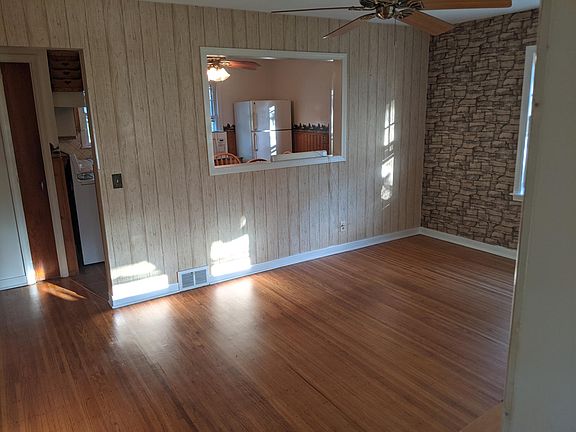 3rd image of 58 Hilltop Dr