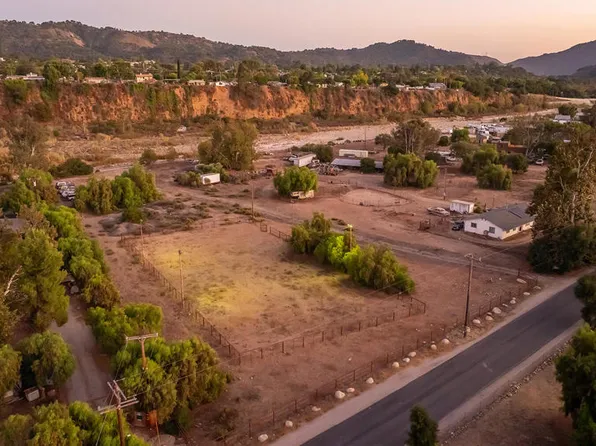 350 Riverside Rd, Oak View, CA 93022