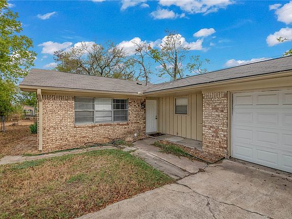 3rd image of 1313 Leacrest Dr