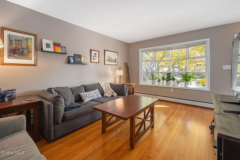 3rd image of 72 Edgewood Avenue
