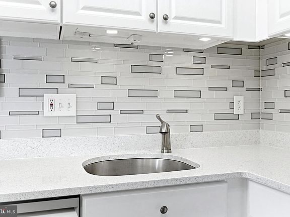 5th image of 125 Clubhouse Dr SW Unit 6