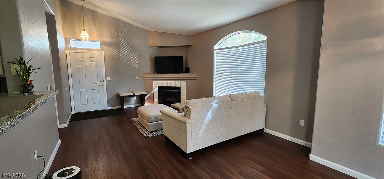 2 bed, 2.0 bath, 1042 sqft, $1,600 — Photo 4