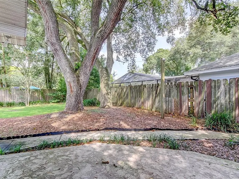 10406 Reclinata Ln — Photo 49