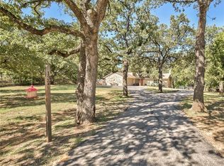 132 S Briaroaks Rd, Burleson, TX 76028