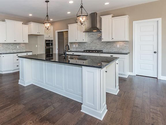 5th image of 8691 Marais Dr