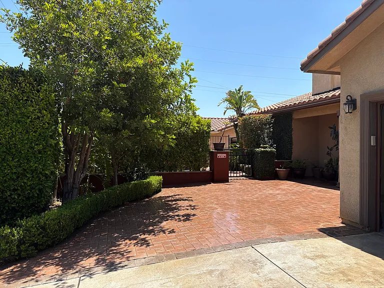 12859 Fenton Ave — Photo 2