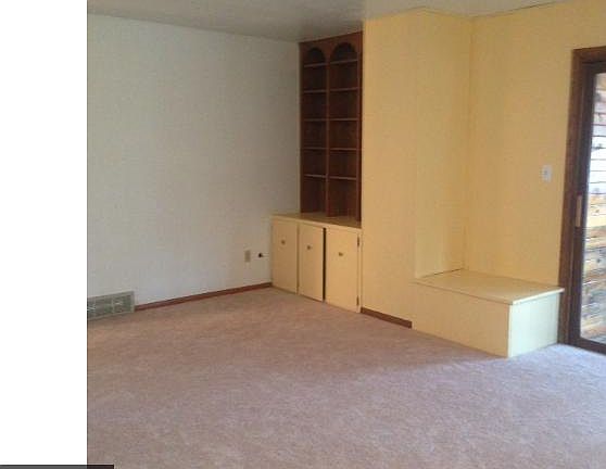 4th image of 28400 Forest Blvd