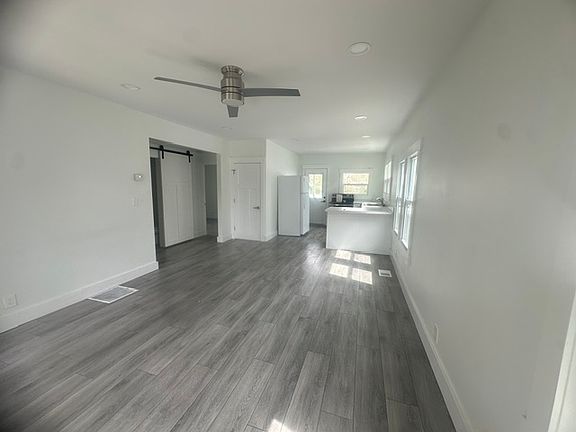 3rd image of 1304 Indiana Ave #1