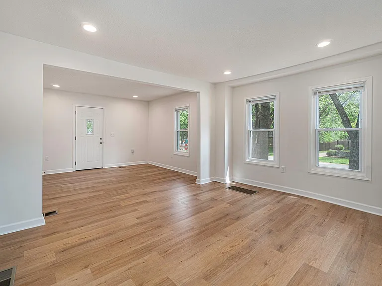 840 S Hardy Ave — Photo 7