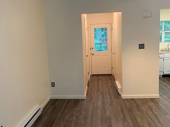 Dining room hallway with half bath and closet