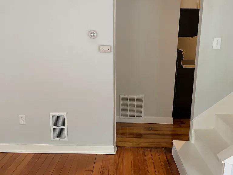 32 Shaffner St #A — Photo 5