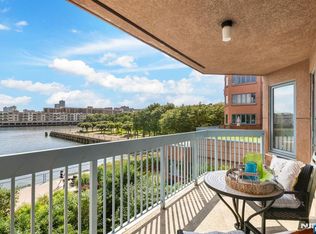 308 Smith Ct, Edgewater, NJ 07020