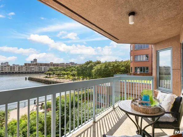 308 Smith Ct, Edgewater, NJ 07020