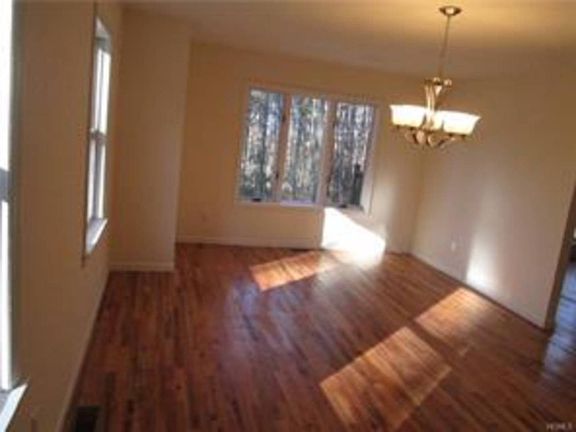 4th image of 21 Wagner Dr