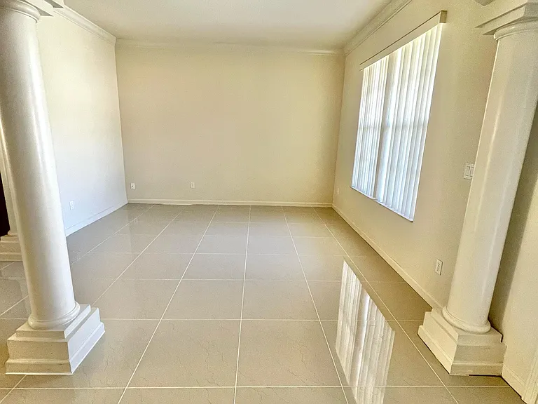 2370 Hinsdale Dr — Photo 8
