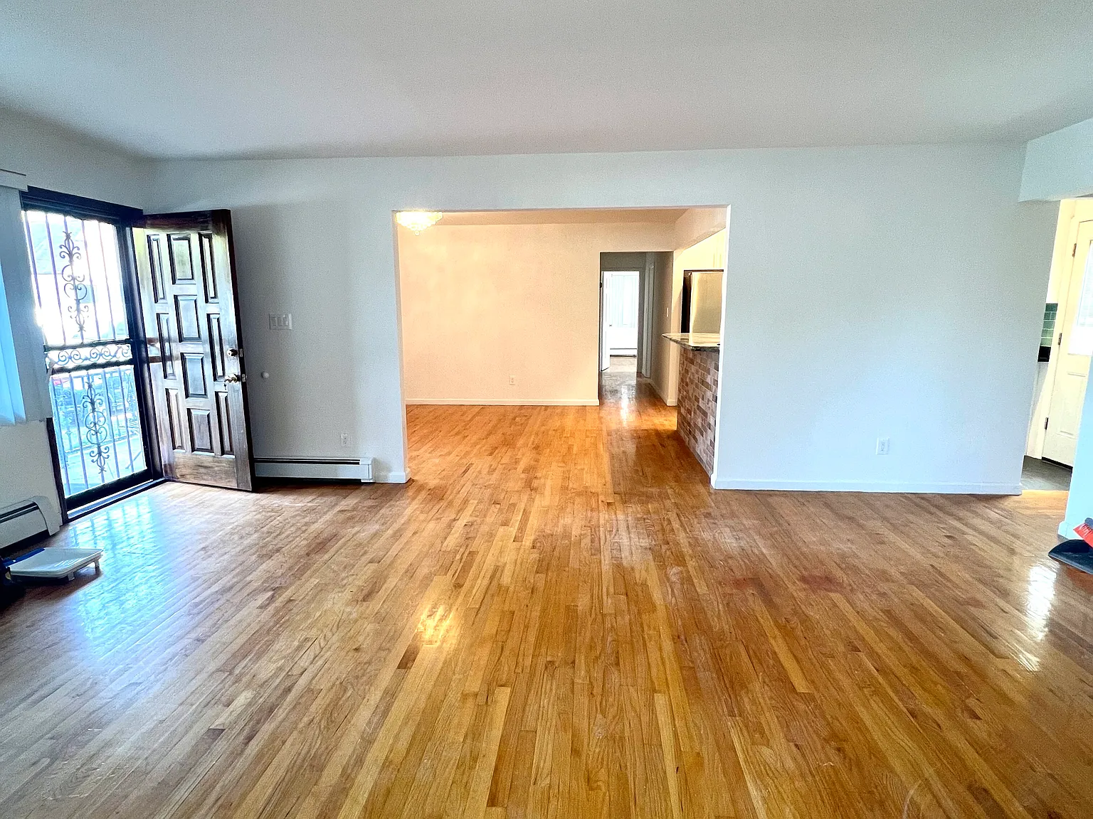 3 bed, 1352 sqft, $4,800 — Photo 2