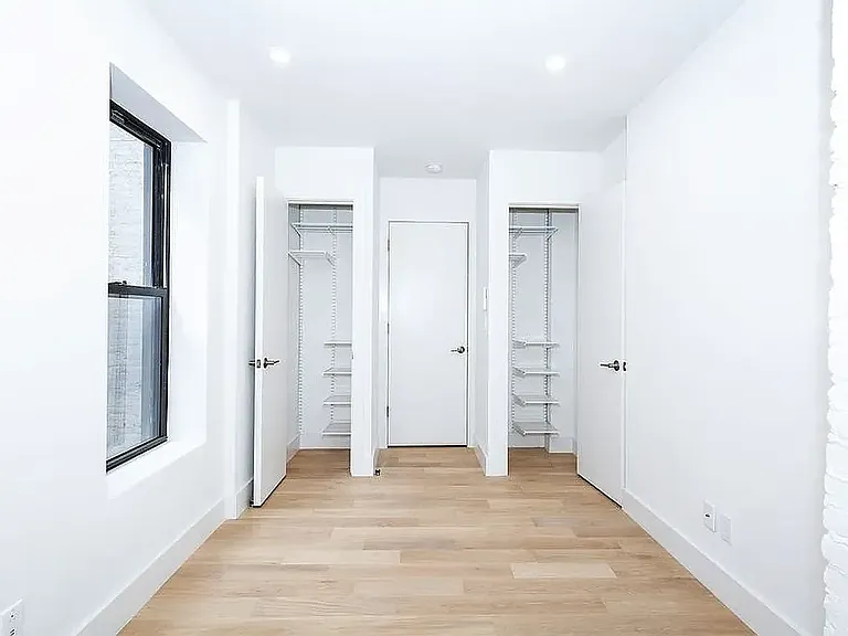 236 W 10th St #10 — Photo 5