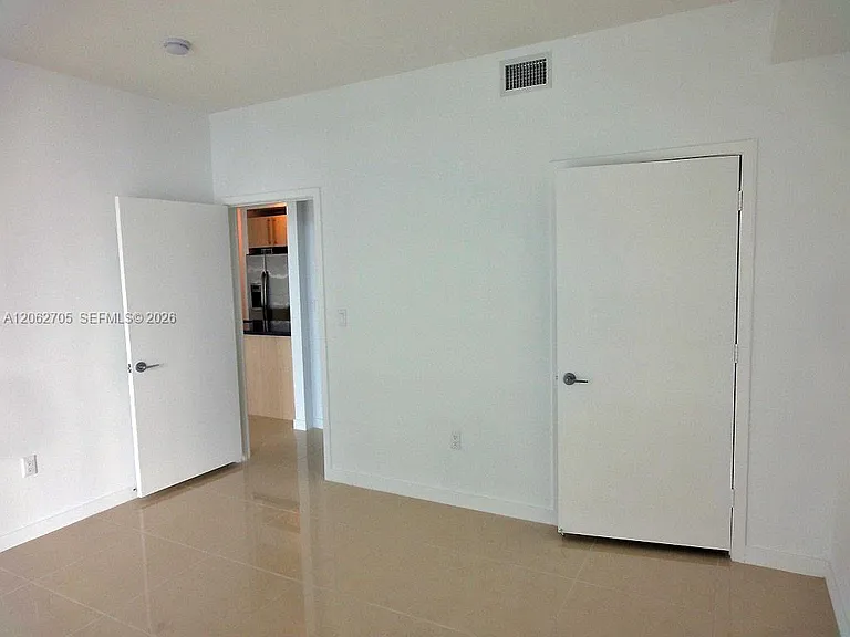 1111 SW 1st Ave #1715 — Photo 8