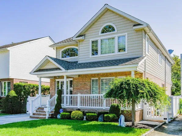 542 Beech Street, New Hyde Park, NY 11040