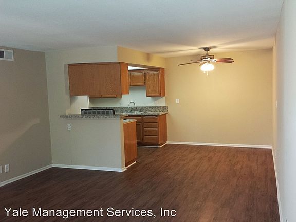 3rd image of 13138 Moorpark St APT 08