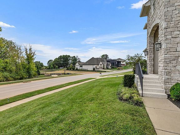 5th image of 6023 Lookaway Cir