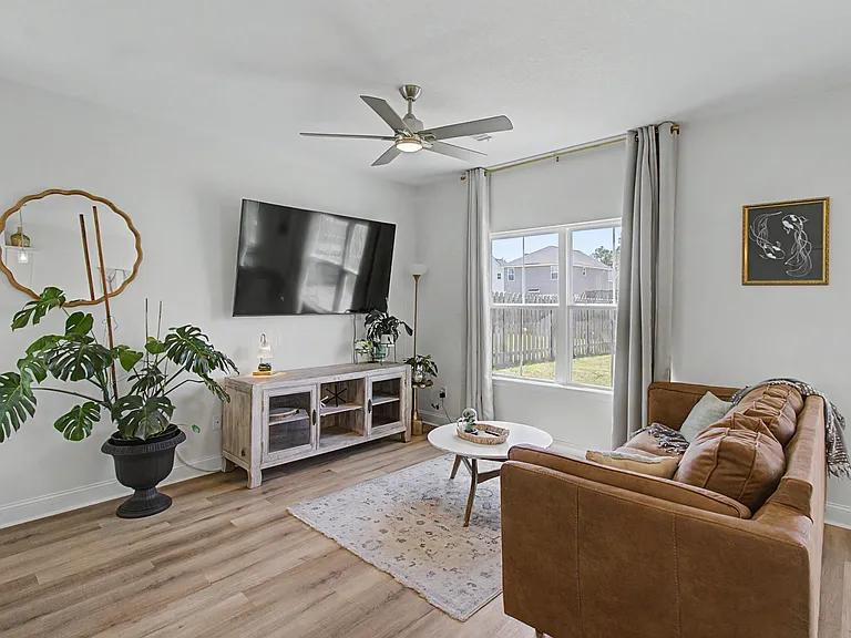 900 Grayson Ave — Photo 4