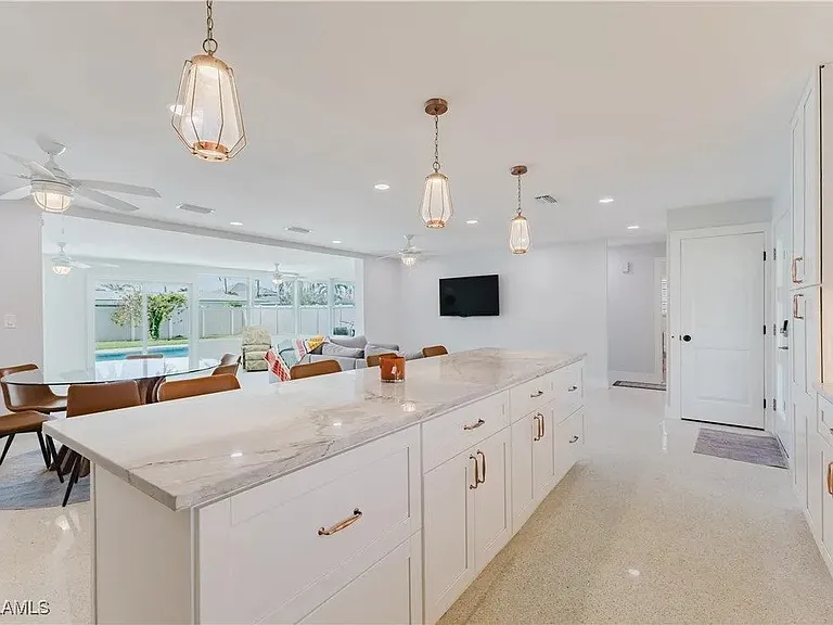 444 Bayshore Dr — Photo 3