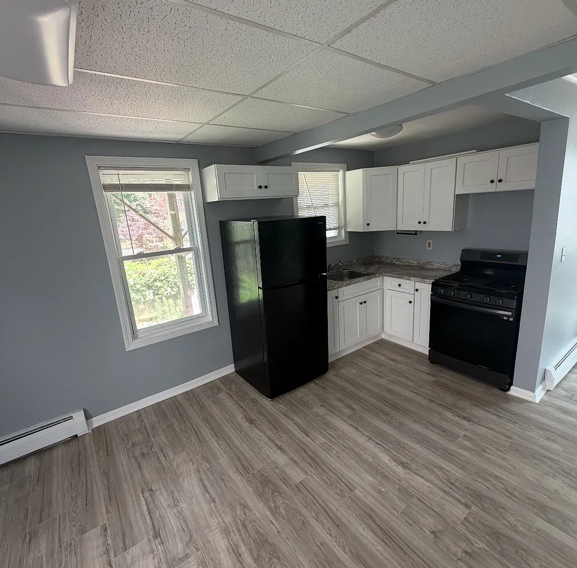 3 bed, 1350 sqft, $2,000 — Photo 2