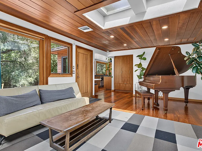 1738 Topanga Skyline Dr — Photo 12