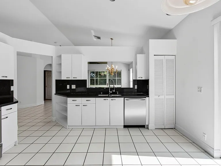 5225 Brookview Dr — Photo 52