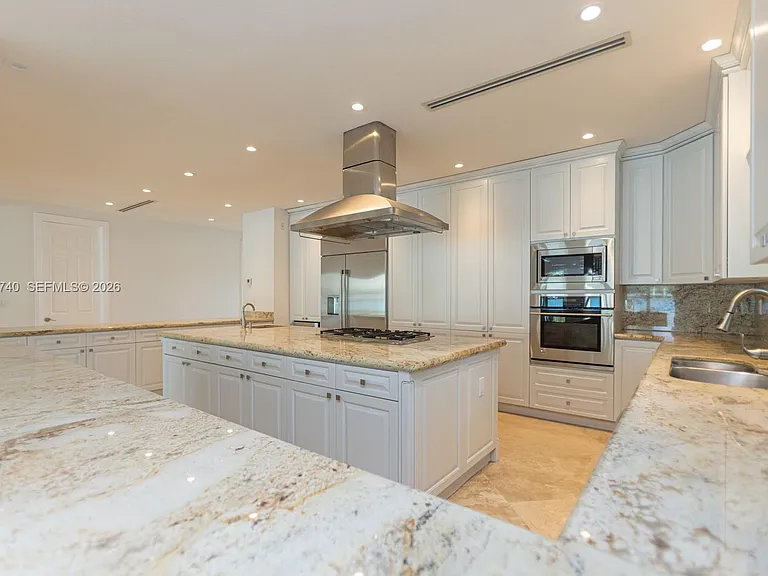425 N Shore Dr — Photo 5