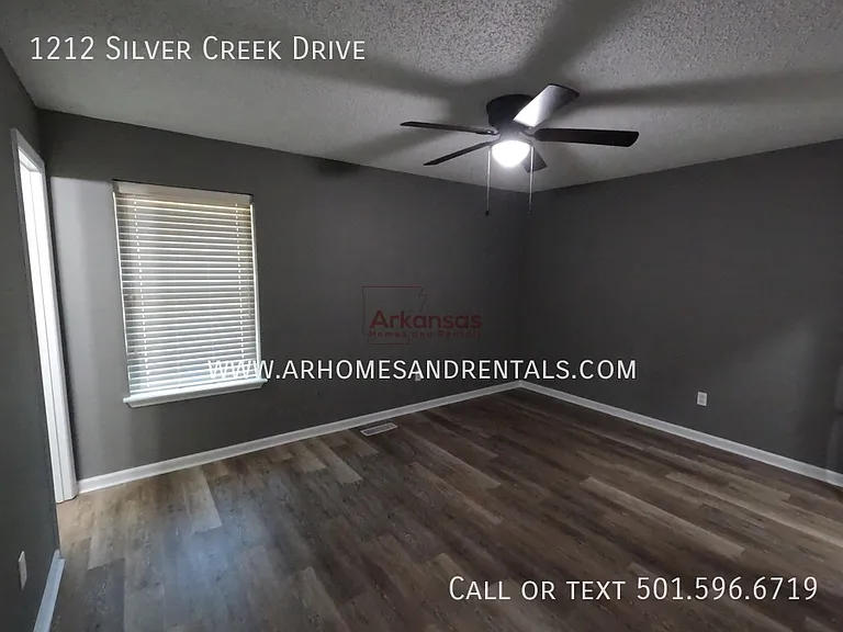 1212 Silver Creek Dr — Photo 32