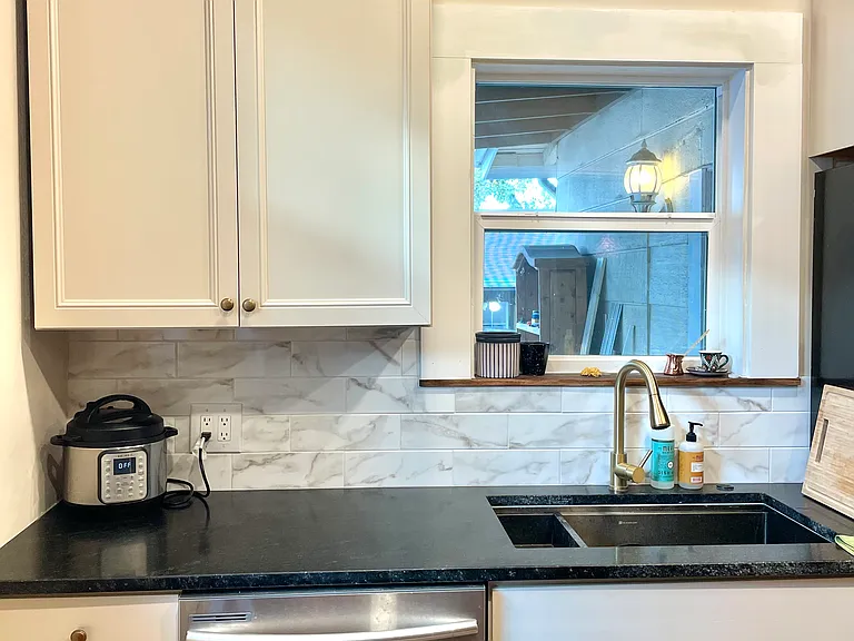 807 W Agarita Ave — Photo 1