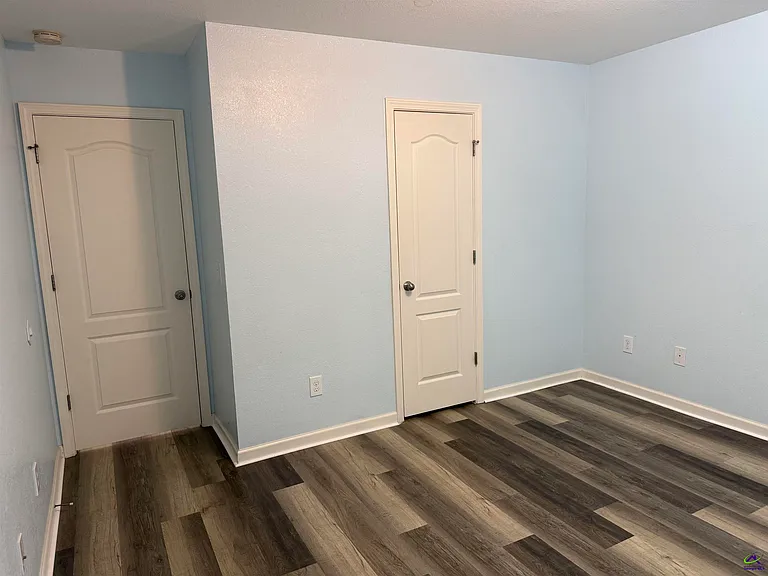 423 Haddenham Ct — Photo 10