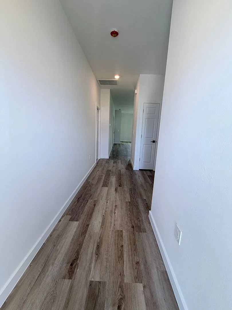 717-719 Gordon Ave S — Photo 2