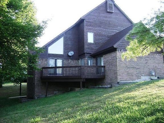 3rd image of 1041 Lakeville Dr