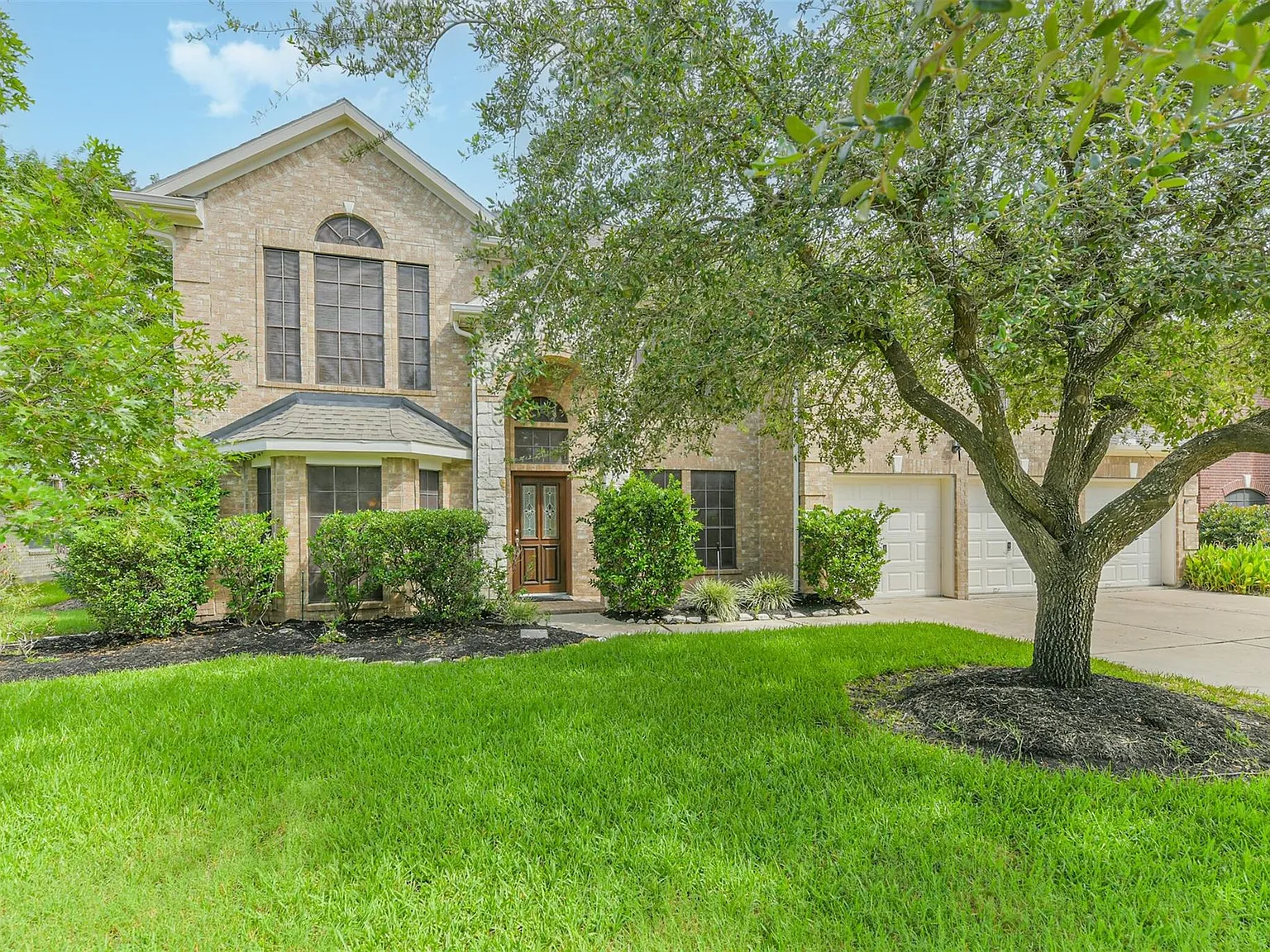 5 bed, 3.5 bath, 4135 sqft, $3,650 — Photo 3