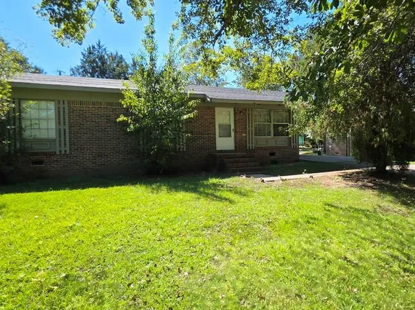 155 Grove Ave, Fitzgerald, GA 31750