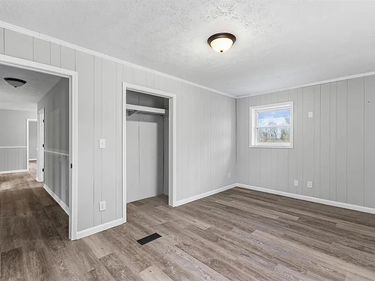 2510 Lovelaceville Florence Sta E — Photo 11