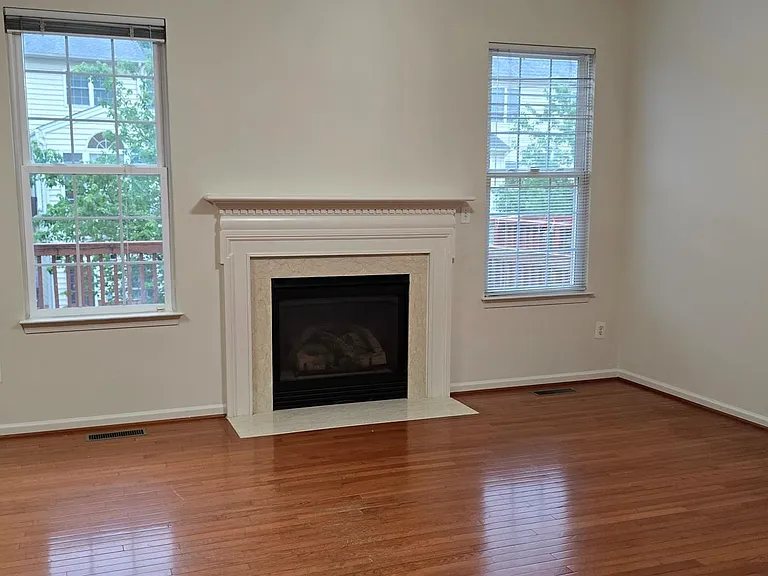 22614 Welborne Manor Sq — Photo 3