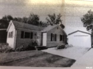 1129 Sunset Dr, East Peoria, IL