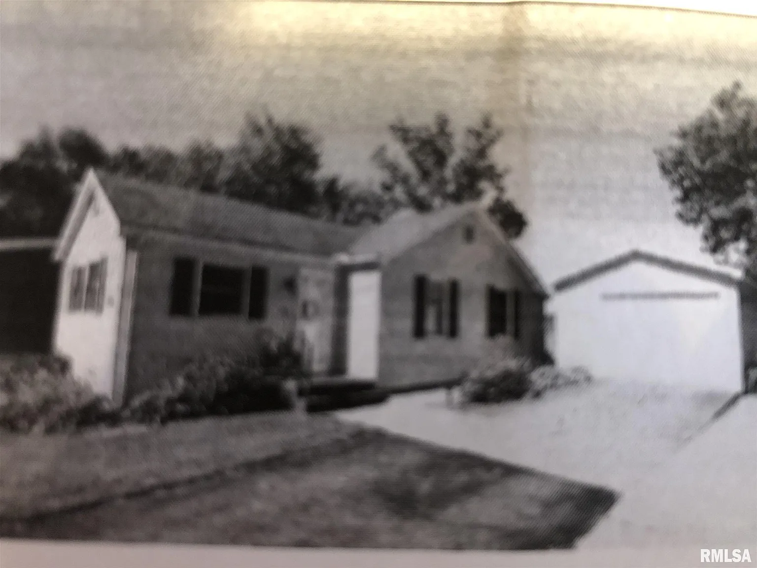 1129 Sunset Dr photo 1