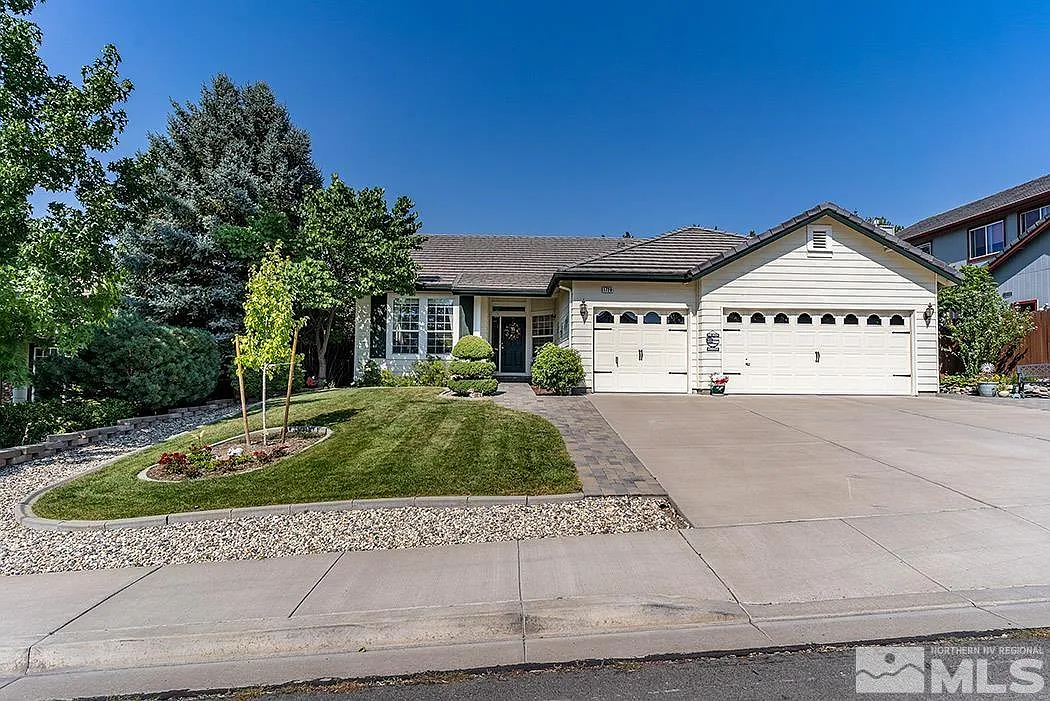 1720 Southview Dr photo 1