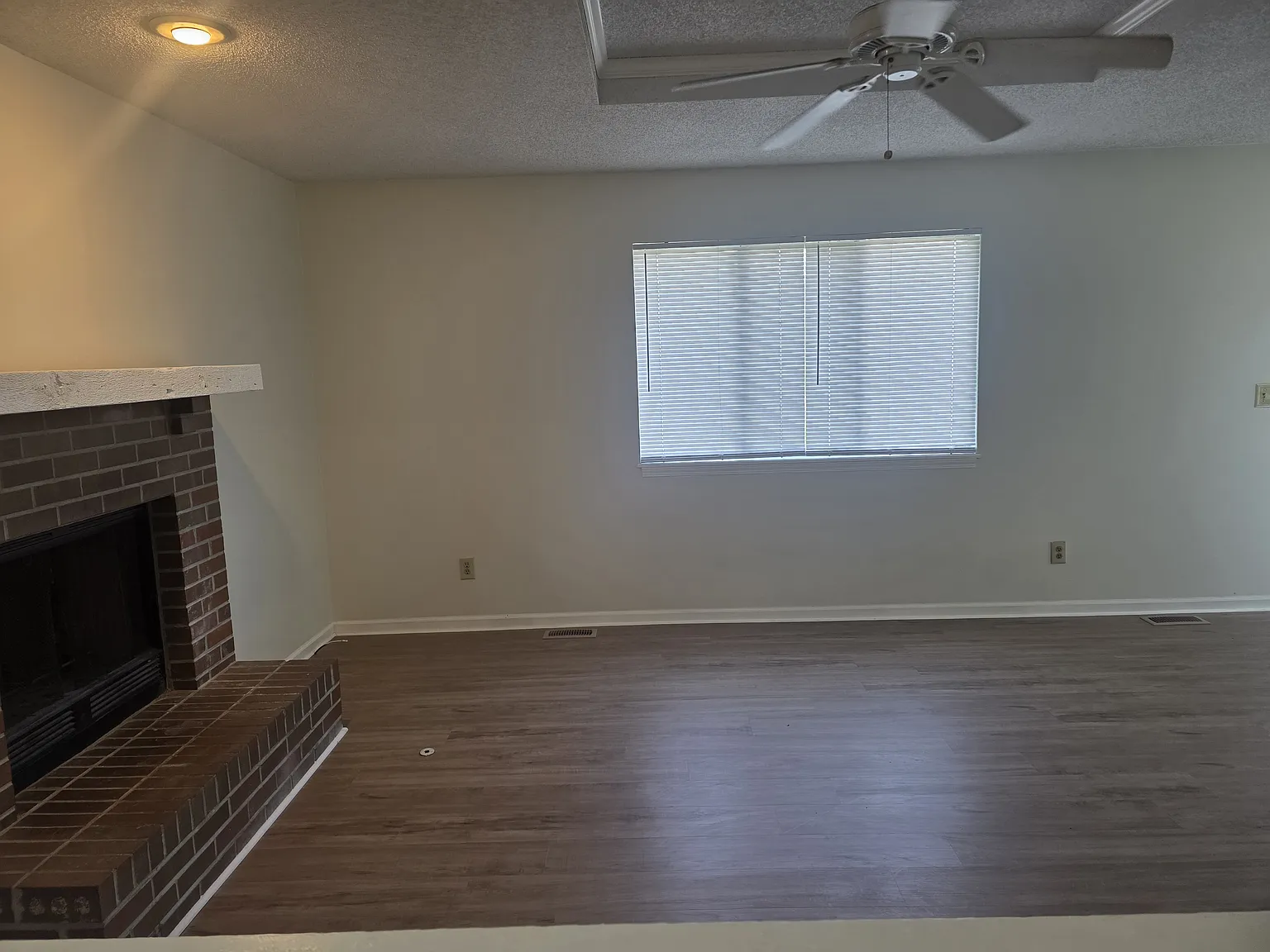 3 bed, 1200 sqft, $1,600 — Photo 1
