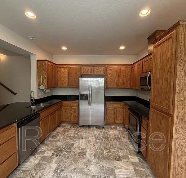 623 Heber Ln — Photo 5