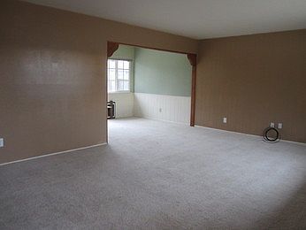 5th image of 1128 N Poppy St