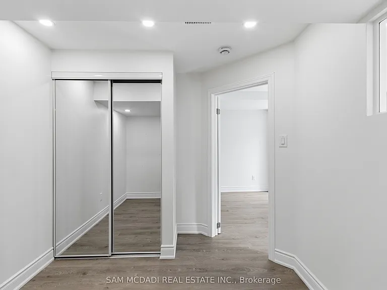26 Montpelier St #LOWER — Photo 15