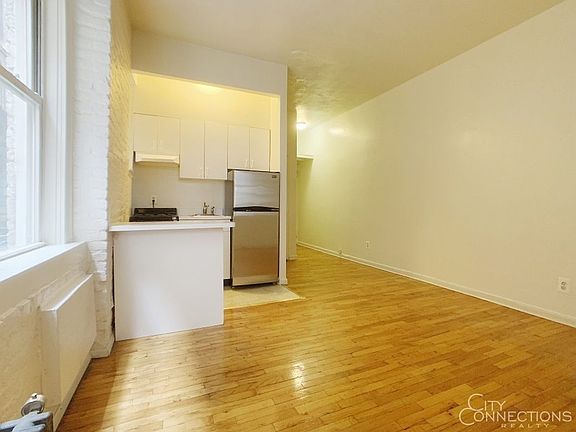 3rd image of 425 W 46th St APT 1D