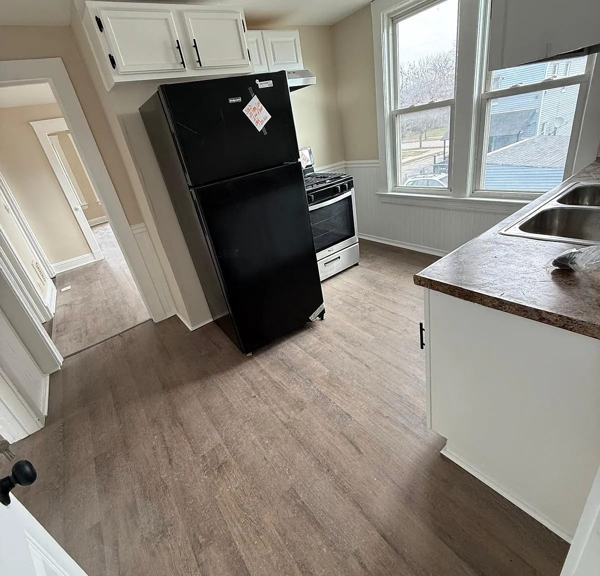 3 bed, 978 sqft, $1,300 — Photo 3